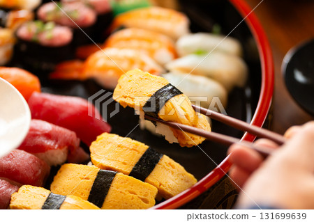 吃雞蛋壽司的手 吃雞蛋壽司的手 131699639