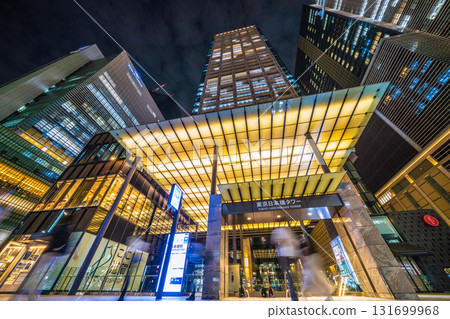 10 月 3 日，日本東京城市景觀。日本橋站（B6 出口）和東京日本橋塔的景色。 131699968