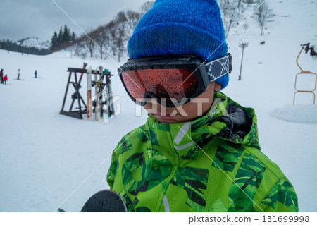 skiing, younger, brat 131699998