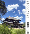 奈良縣東大寺大佛殿在藍天的襯托下熠熠生輝 131700915