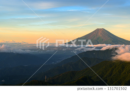 A spectacular view of Mount Fuji and the mountain ranges from Mount Karagaharazuri in the early summer morning (Twelve Beautiful Views of Mount Fuji) 131701502