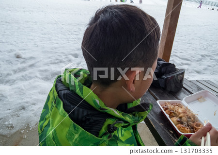 child, whelp, younger 131703335