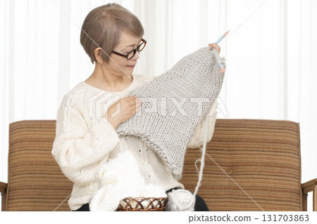 Senior women knitting 131703863