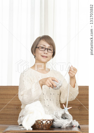 Senior women knitting 131703882