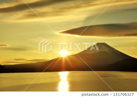 日本的黎明富士山和太陽 131706327