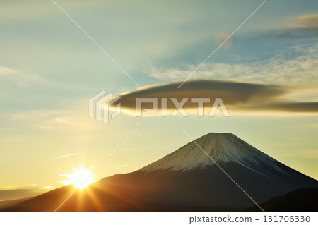 日本的黎明富士山和太陽 日本的黎明富士山和太陽 131706330