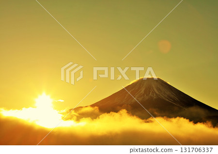 黎明時分的太陽,雲海和富士山 黎明時分的太陽,雲海和富士山 131706337
