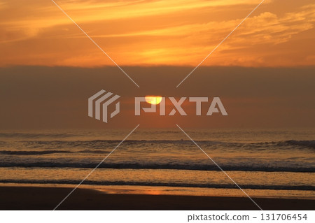 從海上看到的日出 從海上看到的日出 131706454