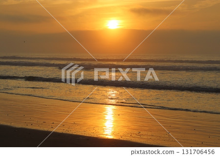 從海上看到的日出 從海上看到的日出 131706456