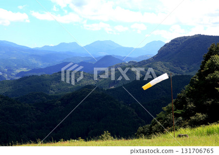 Kusu Town, Oita Prefecture: Green grassland and mountain scenery at the summit of Mount Kirikabu Kusu Town, Oita Prefecture: Green grassland and mountain scenery at the summit of Mount Kirikabu 131706765
