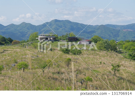 從若嶽山頂眺望秋吉台喀斯特瞭望台 131706914