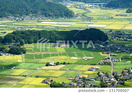 View from the summit of Mount Kirikabu in Kusu Town, Oita Prefecture. Rural scenery and townscape of the Kusu Basin. 131708087