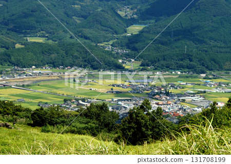 View from the summit of Mount Kirikabu in Kusu Town, Oita Prefecture. Rural scenery and townscape of the Kusu Basin. 131708199