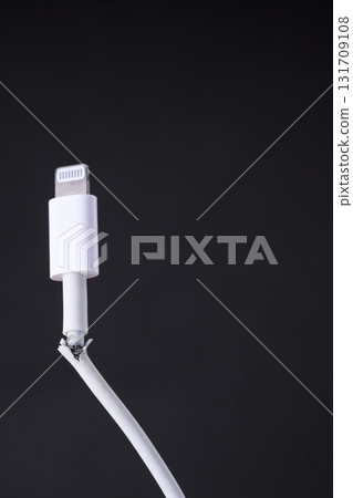 Broken cable 131709108