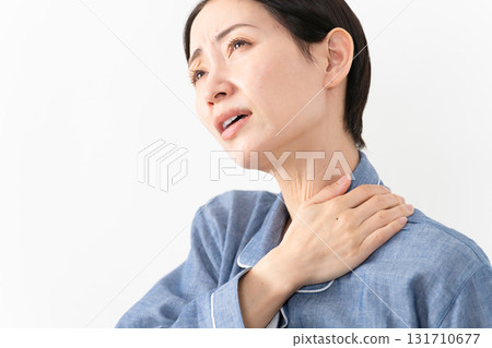 Woman wearing pajamas Lifestyle image 131710677