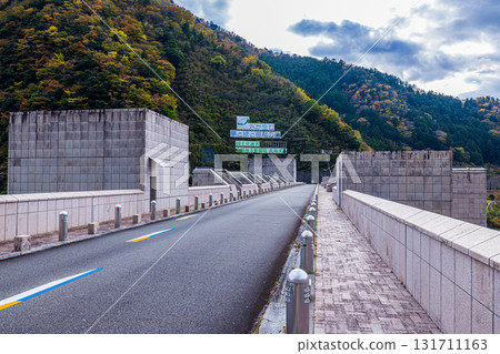 Autumn scenery at Nagashima Dam in Shizuoka Prefecture 131711163