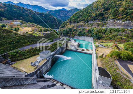 Autumn scenery at Nagashima Dam in Shizuoka Prefecture Autumn scenery at Nagashima Dam in Shizuoka Prefecture 131711164