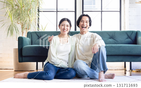 A young couple relaxing in the living room 131711693