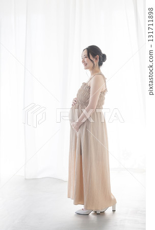 Pregnant woman Pregnant woman 131711898