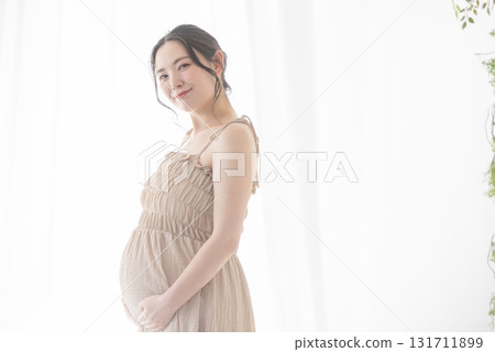 Pregnant woman Pregnant woman 131711899