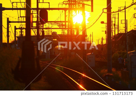 清晨的西武灰島線西武立川站 131713173