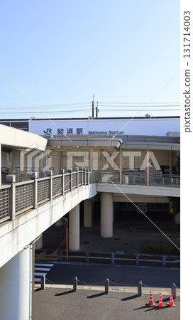 North exit of Maihama Station on the JR Keiyo Line, the exit going in the opposite direction from Tokyo Disneyland 131714003