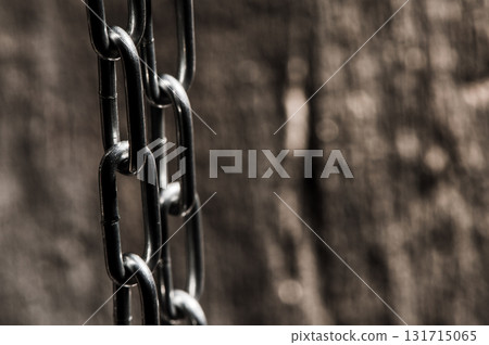 A close-up view of the metal chain shows its thickness A close-up view of the metal chain shows its thickness 131715065