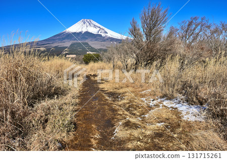 Kayato's hiking trail and Mount Fuji from Mount Echizen in the Aitaka mountain range 131715261