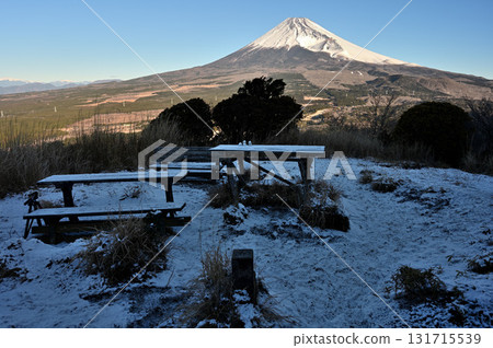 Mount Echizen in the Aitaka Mountains: Mount Fuji and the triangulation point as seen from the Snowy Horseback Observation Deck Mount Echizen in the Aitaka Mountains: Mount Fuji and the triangulation point as seen from the Snowy Horseback Observation Deck 131715539