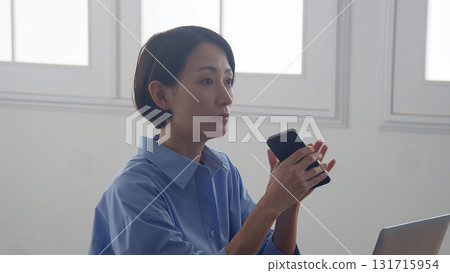 Woman in a meeting Woman in a meeting 131715954