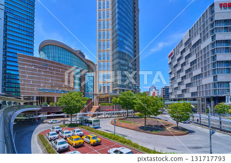 See commercial facilities and taxi stands around the west exit of Kawasaki Station in Kawasaki City, Kanagawa Prefecture 131717793