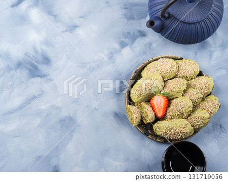 Matcha madeleine cookies with white chocolate frosting and sesame seeds Matcha madeleine cookies with white chocolate frosting and sesame seeds 131719056
