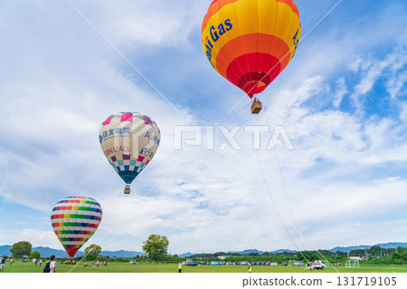 Suzuka Sky Festa, hot air balloons floating softly (Suzuka City, Mie Prefecture) 131719105
