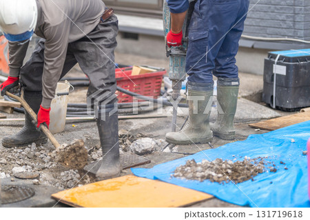 Chisel work, manual work, electric hammer, demolition hammer Chisel work, manual work, electric hammer, demolition hammer 131719618