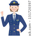 女警官揮舞拳頭 131720397