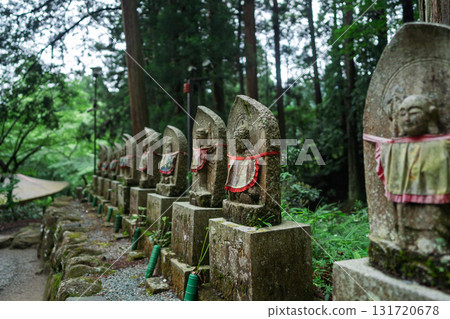 可愛的地藏菩薩像,深受百姓喜愛,守護著這一區。 可愛的地藏菩薩像,深受百姓喜愛,守護著這一區。 131720678