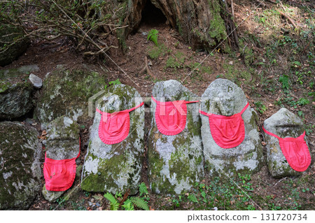 A cute Jizo statue that is loved by the common people and watches over the area. 131720734