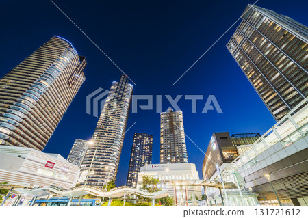 川崎與武藏小杉高層公寓的城市夜景[神奈川縣川崎市] 131721612