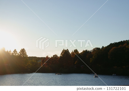 夕陽映照下的湖泊 夕陽映照下的湖泊 131722101