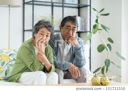 Senior couple worried in the living room 131722310