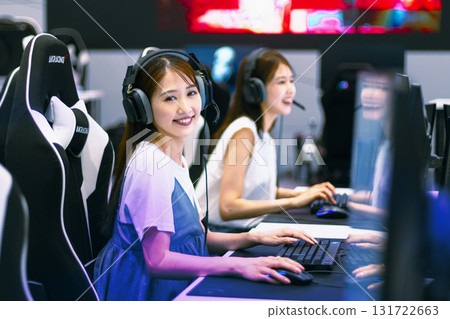 E-sports woman playing online games 131722663