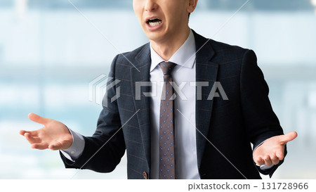 男商人解釋、抗議和找藉口 131728966