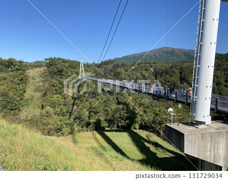 Suspension bridge in autumn 131729034