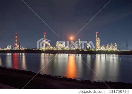 Night view of Yokkaichi's factories (Shiohama area seen from Yaizu Pier, Showa Yokkaichi Oil) Night view of Yokkaichi's factories (Shiohama area seen from Yaizu Pier, Showa Yokkaichi Oil) 131730724