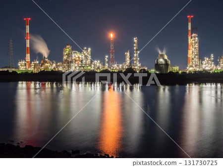四日市工廠的夜景(從燒津碼頭看到的鹽濱地區、昭和四日市製油廠) 四日市工廠的夜景(從燒津碼頭看到的鹽濱地區、昭和四日市製油廠) 131730725