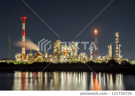 四日市工廠的夜景(從燒津碼頭看到的鹽濱地區、昭和四日市製油廠) 四日市工廠的夜景(從燒津碼頭看到的鹽濱地區、昭和四日市製油廠) 131730726