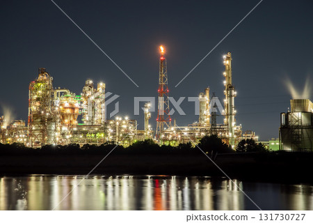 四日市工廠的夜景(從燒津碼頭看到的鹽濱地區、昭和四日市製油廠) 四日市工廠的夜景(從燒津碼頭看到的鹽濱地區、昭和四日市製油廠) 131730727