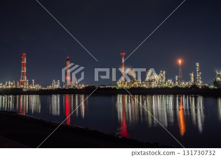 四日市工廠的夜景（從燒津碼頭看到的鹽濱地區、昭和四日市製油廠） 131730732