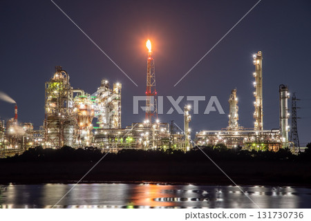 Night view of Yokkaichi's factories (Shiohama area seen from Yaizu Pier, Showa Yokkaichi Oil) Night view of Yokkaichi's factories (Shiohama area seen from Yaizu Pier, Showa Yokkaichi Oil) 131730736