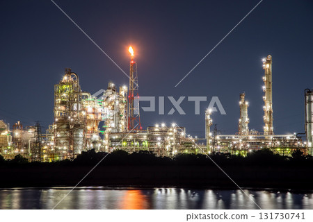 四日市工廠的夜景（從燒津碼頭看到的鹽濱地區、昭和四日市製油廠） 131730741